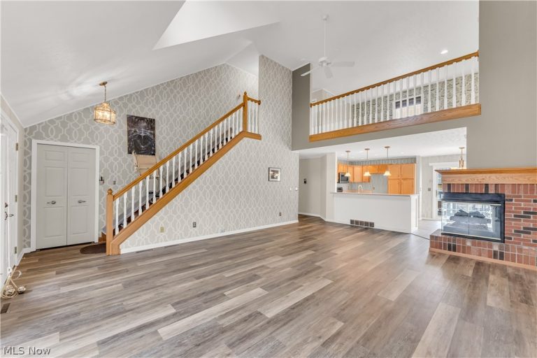 16090 Yarmouth Oval, Middleburg Heights, OH - Photo 4