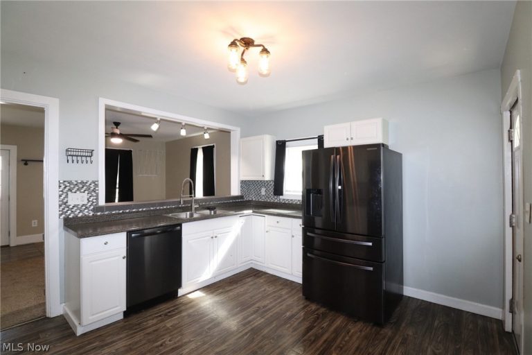 172 Main Street, Creston, OH - Photo 2