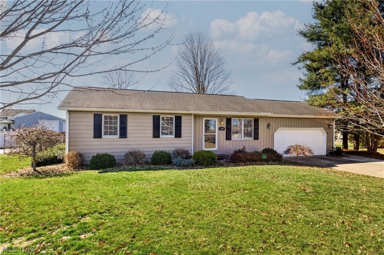125 Bittersweet Drive, Columbiana, OH - Photo 2