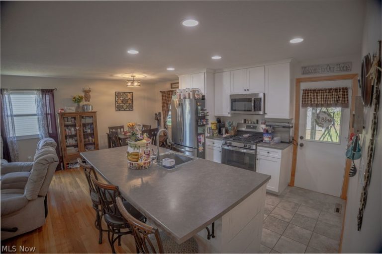 2310 Randolph Drive, Parkersburg, WV - Photo 2