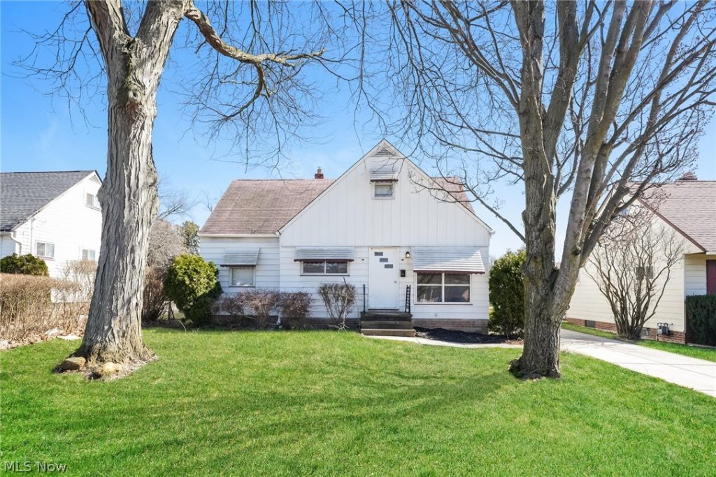 6045 Dunham Road, Maple Heights, OH