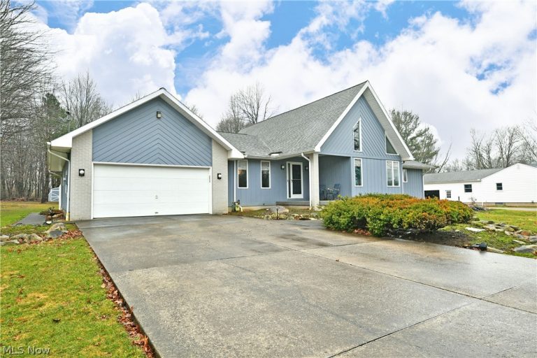 545 Thomas Lane, Girard, OH - Photo 3