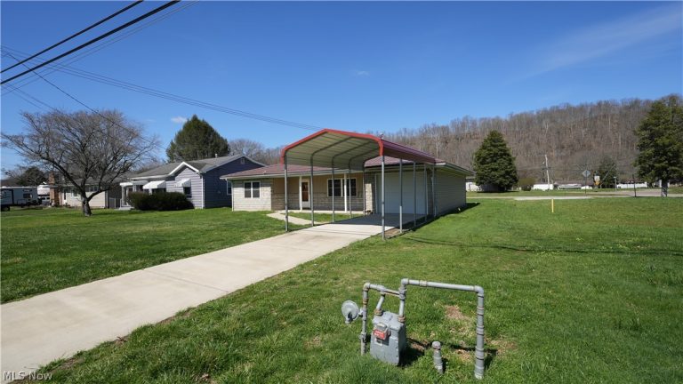 1016 Park Avenue, New Matamoras, OH - Photo 2