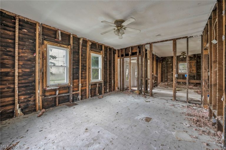 215 Tuscarawas Street, Elyria, OH - Photo 6