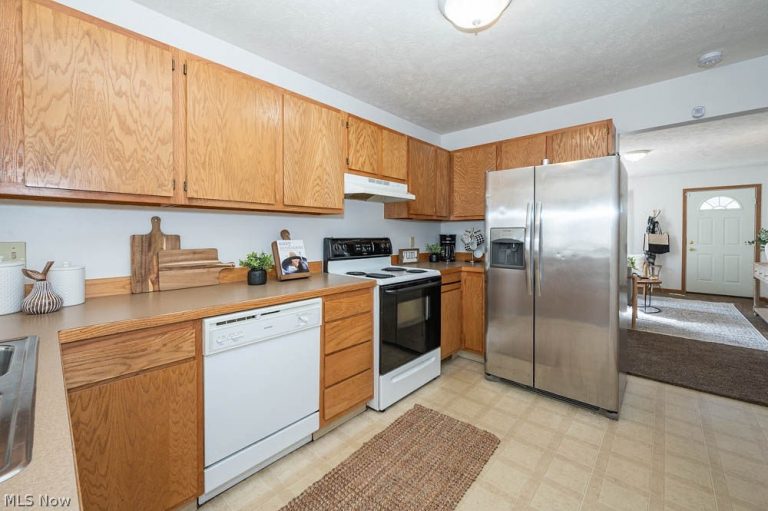 2630 Blenheim Avenue, Alliance, OH - Photo 8