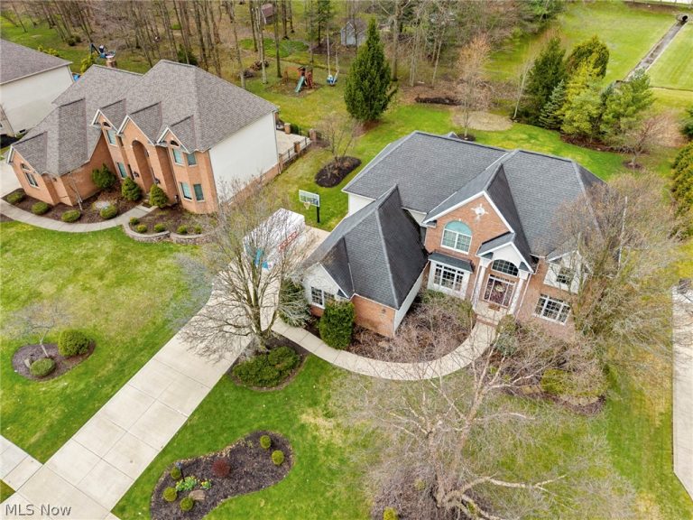 8460 Windsor Way, Broadview Heights, OH - Photo 3