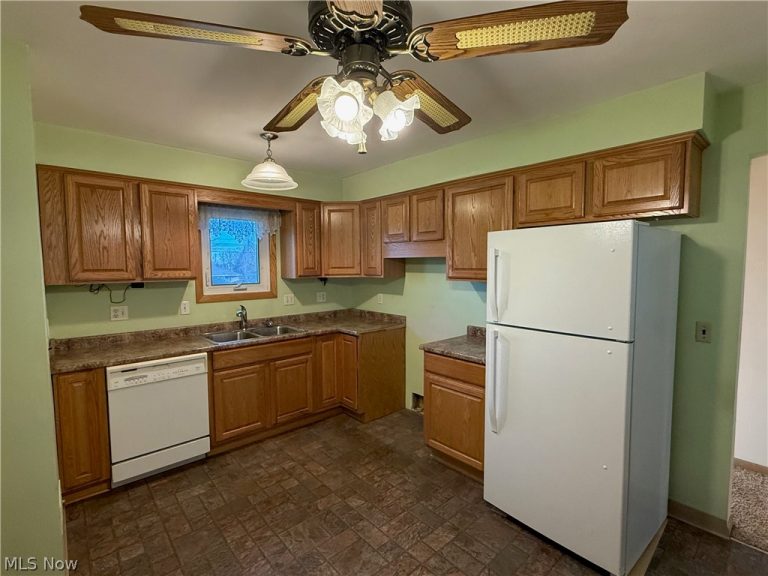 5817 Queens Highway, Parma Heights, OH - Photo 5