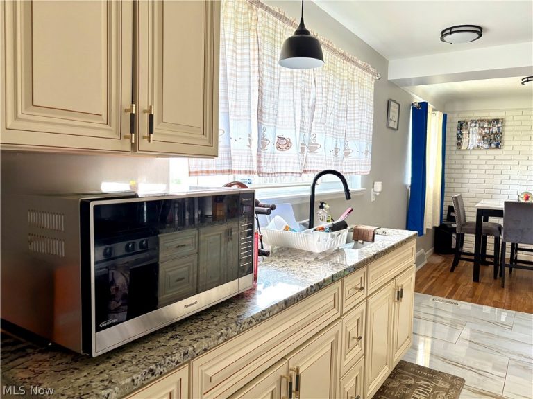 13300 Carpenter Road, Garfield Heights, OH - Photo 8