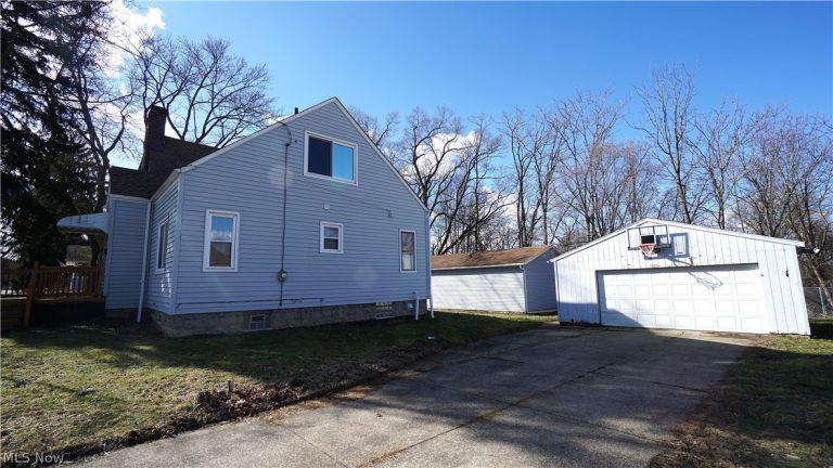 1448 Creighton Avenue, Akron, OH - Photo 4