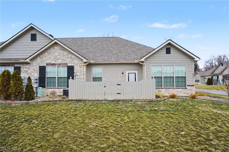 9264 Sharrott Road #801, Poland, OH - Photo 2