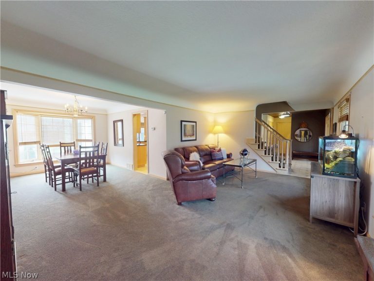 7885 Pear Tree Drive, Chesterland, OH - Photo 4