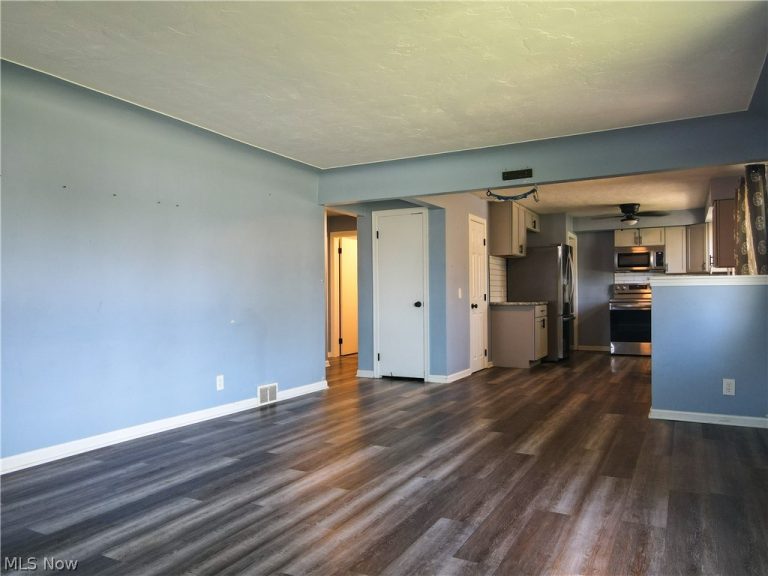 147 Central Drive, Amherst, OH - Photo 5