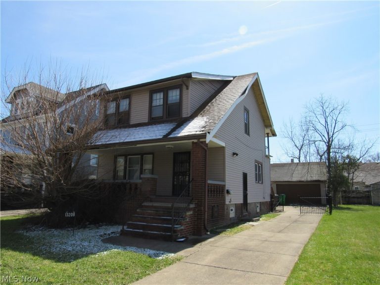 13208 Maplerow Avenue, Garfield Heights, OH - Photo 2