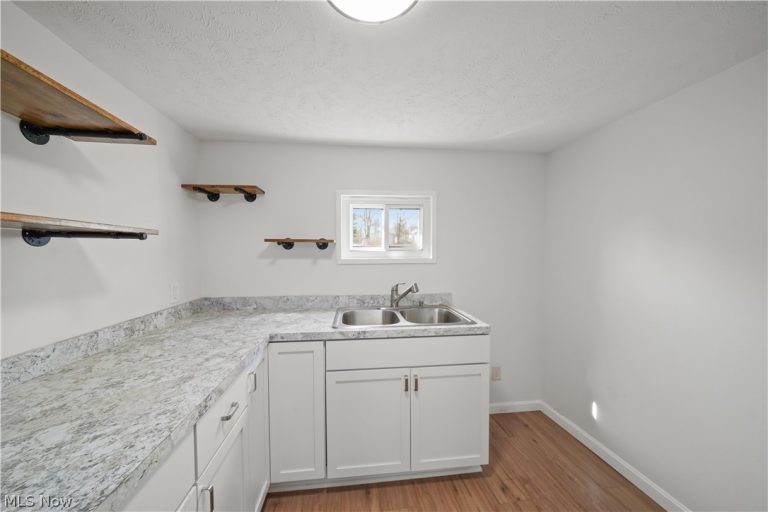 2323 Mingo Trail, Akron, OH - Photo 2