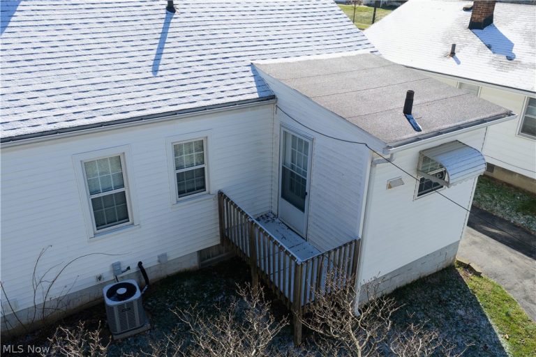 586 Lindell Street, Akron, OH - Photo 8