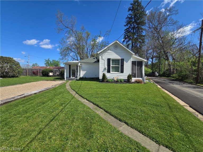 55 Hall Street, Roseville, OH - Photo 3