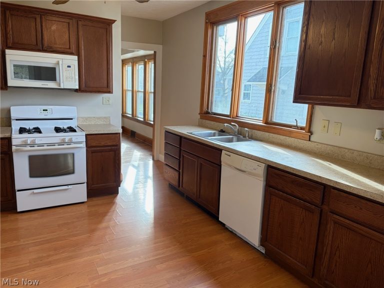 365 Prospect Street, Medina, OH - Photo 3