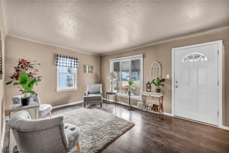 15313 Fernway Drive, Maple Heights, OH - Photo 8