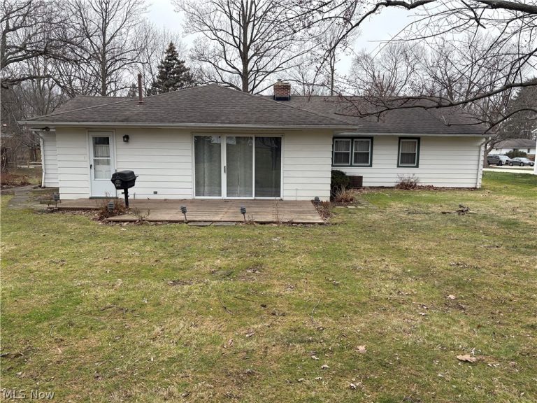 2265 Country Club Drive, Wickliffe, OH - Photo 2