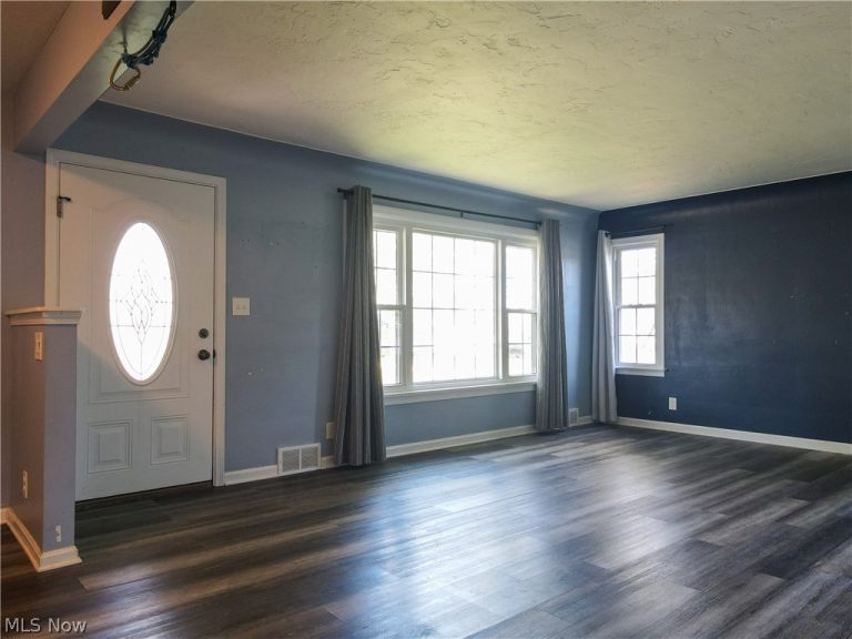 147 Central Drive, Amherst, OH - Photo 4