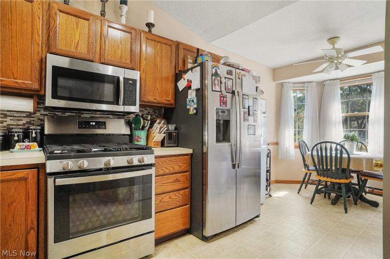 17 Harneds Landing, Cortland, OH - Photo 4