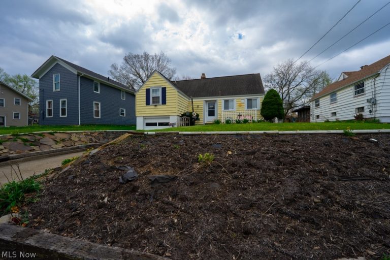 2743 Lincoln Way, Massillon, OH - Photo 2