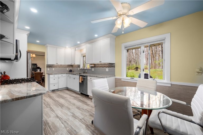 7564 Winding Way, Brecksville, OH - Photo 8
