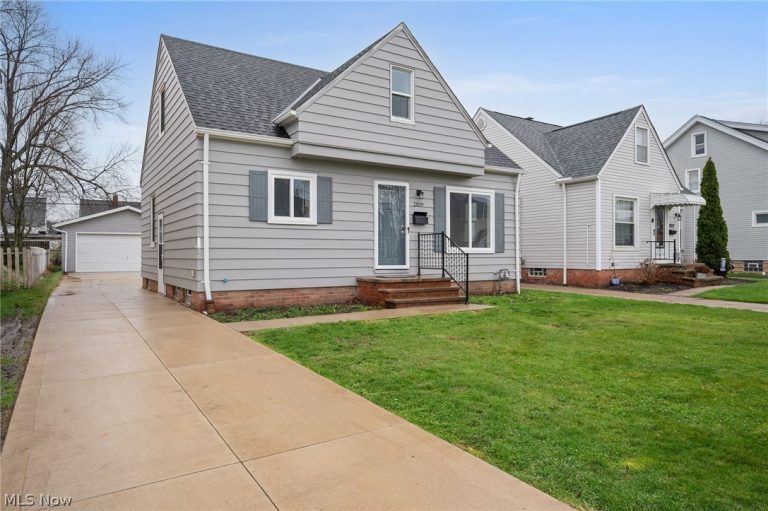 2819 Lincoln Avenue, Parma, OH - Photo 2