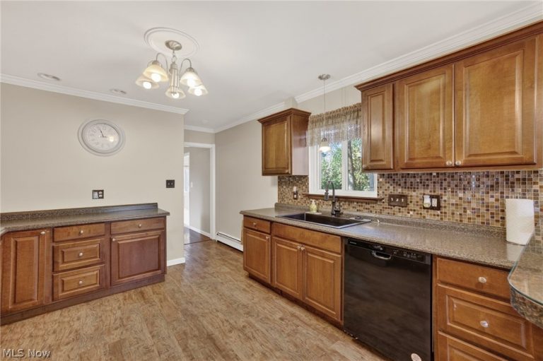439 Knollwood Avenue, Tallmadge, OH - Photo 8