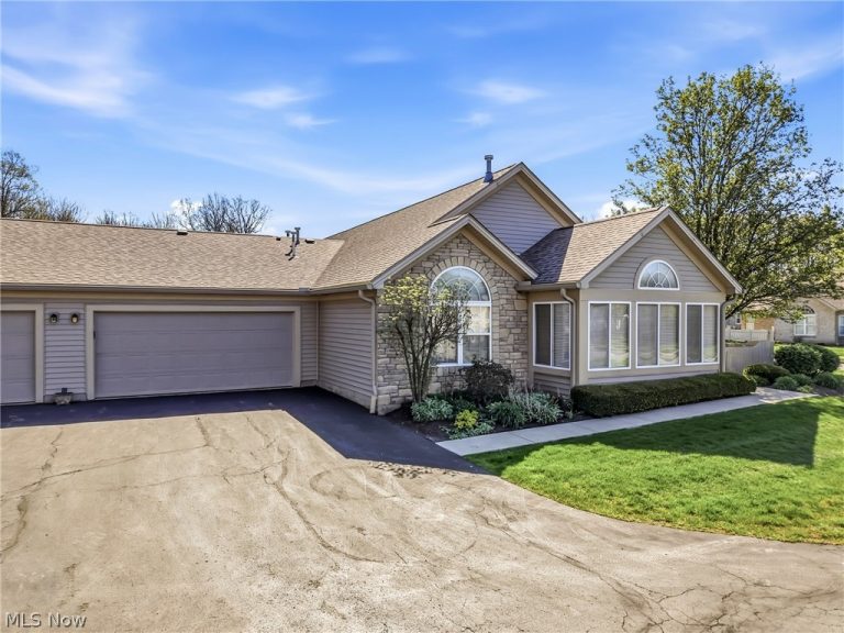 202 Timberline Drive, Columbiana, OH - Photo 2