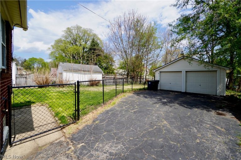 359 Patterson Avenue, Akron, OH - Photo 5