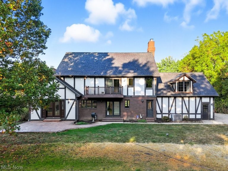 2097 Albertson Parkway, Cuyahoga Falls, OH - Photo 4