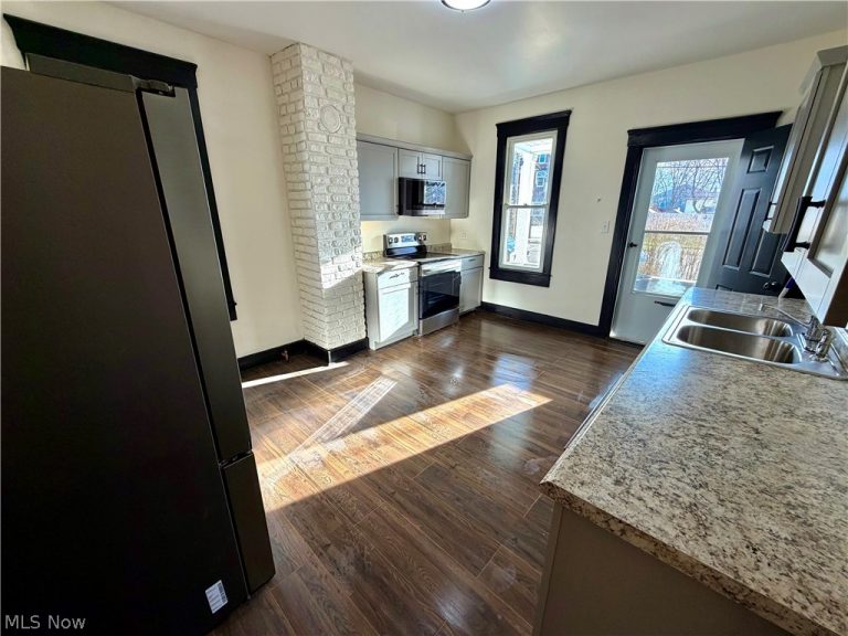 1529 Stark Avenue, Canton, OH - Photo 5