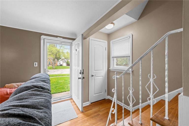 7906 Kenton Avenue, Parma, OH - Photo 4