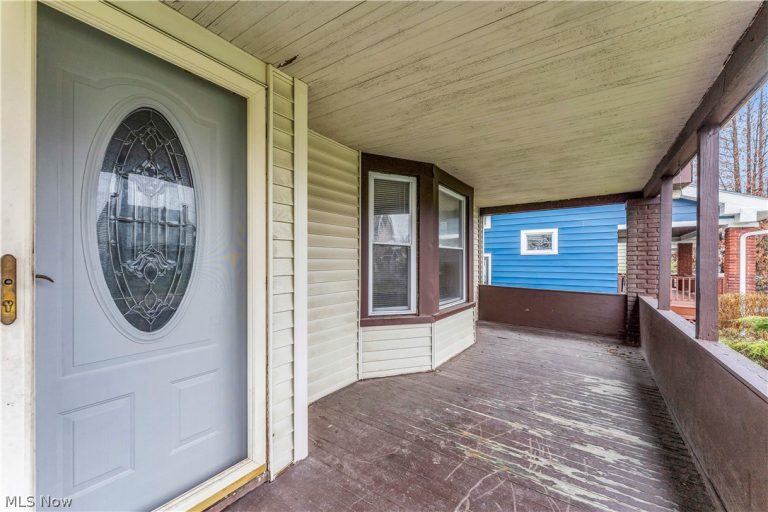 13409 Parkway Drive, Garfield Heights, OH - Photo 3