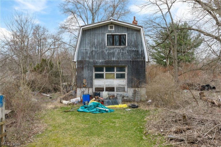 1726 Knox Boulevard, Akron, OH - Photo 2