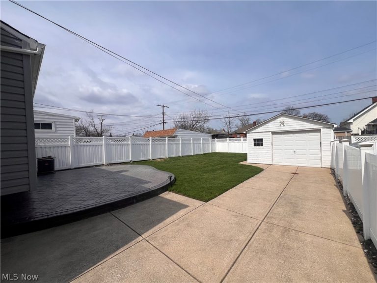 3006 Torrington Avenue, Parma, OH - Photo 2