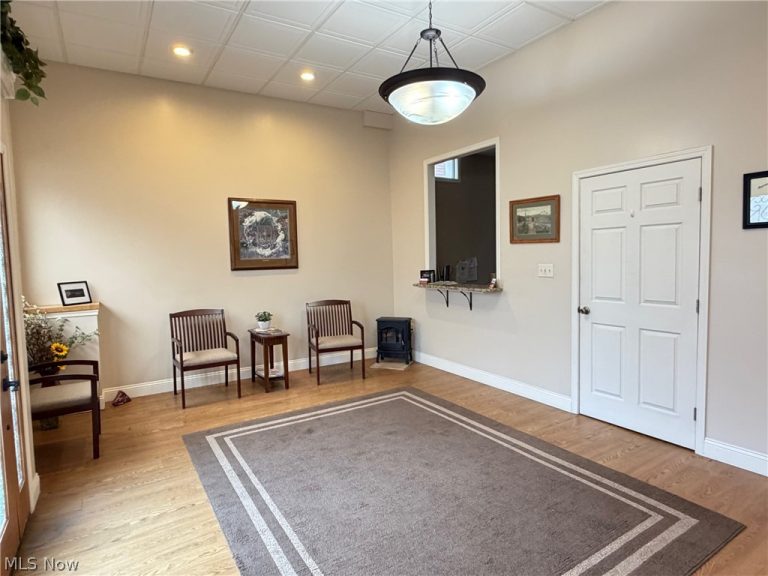 448 Carolina Ave, Chester, WV - Photo 2