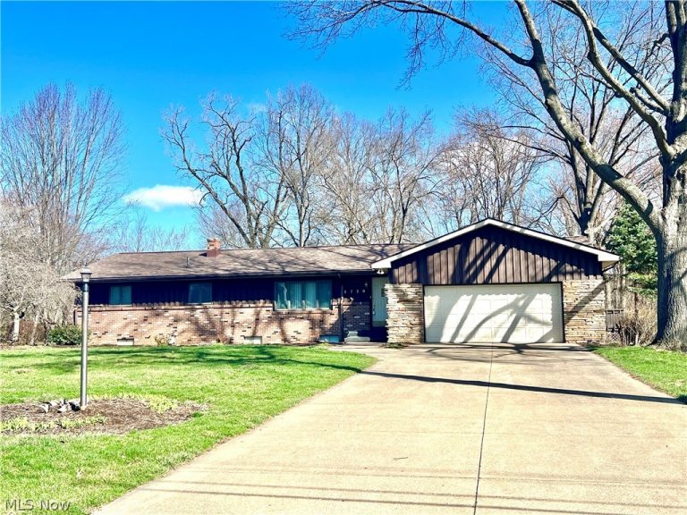 4720 Strouble Drive, Canton, OH - Photo 2