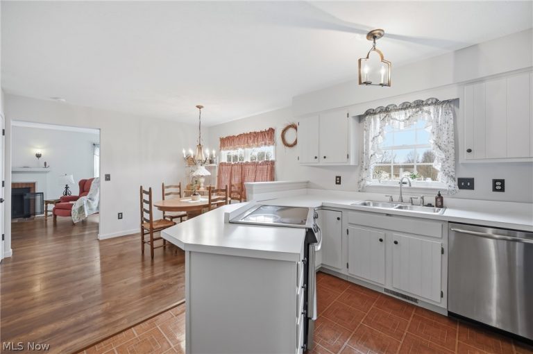 1740 Hearthside Drive, Salem, OH - Photo 5