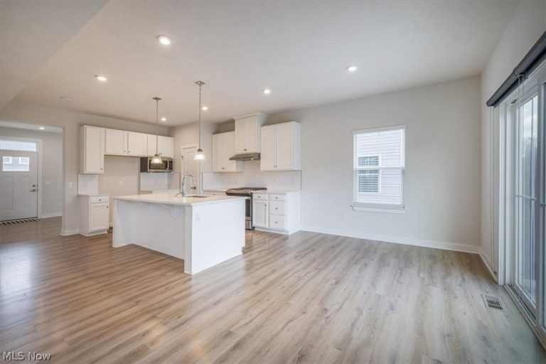 36270 Lands End Drive, North Ridgeville, OH - Photo 8