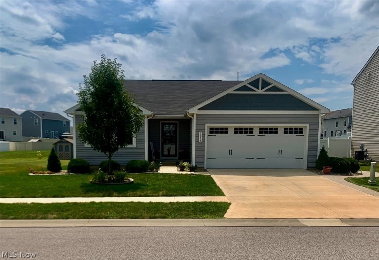 2608 Bishop Oval, Barberton, OH - Photo 2