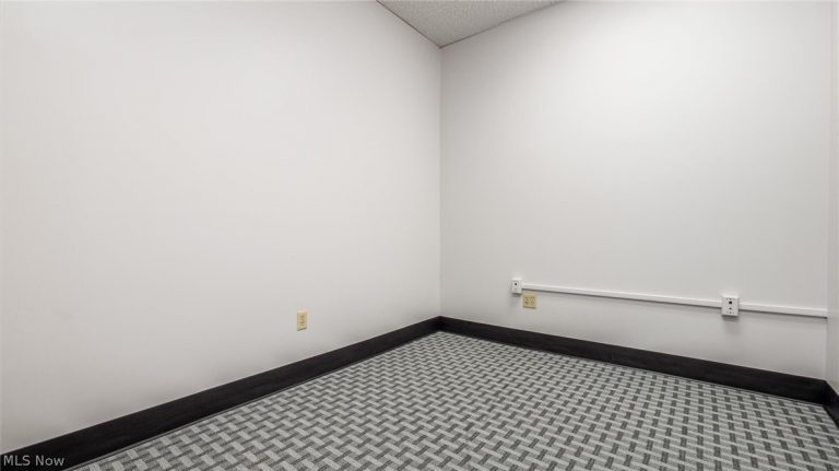 927 Wheeling Avenue #206, Cambridge, OH - Photo 6