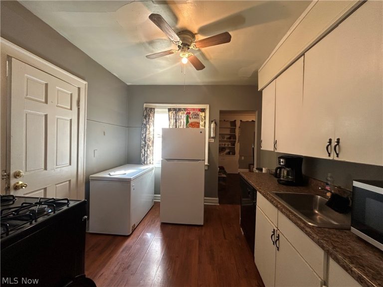 10518 Parkhurst Drive, Cleveland, OH - Photo 3