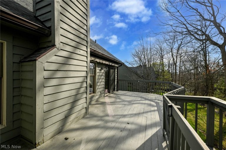 9096 Woodcrest Drive, Brecksville, OH - Photo 8