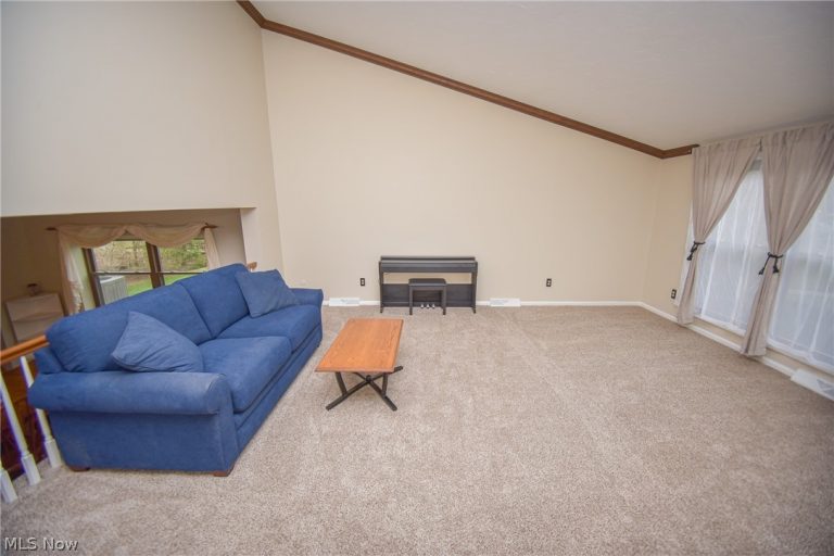 18086 Winchester Court, Strongsville, OH - Photo 8