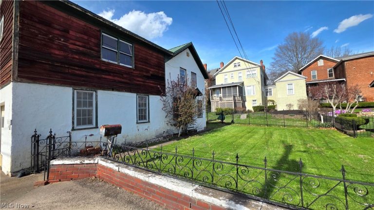 317 1/2 Fourth Street, Marietta, OH - Photo 2