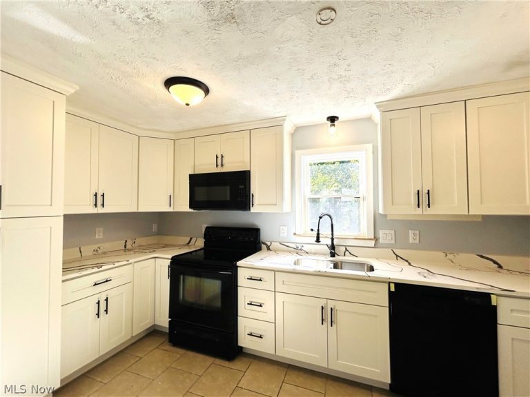 1384 Kings Creek Road, Weirton, WV - Photo 5