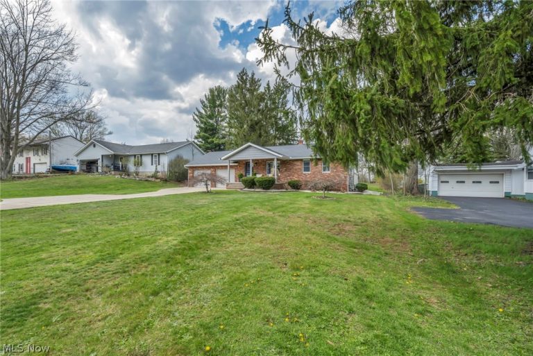 927 Eastwood Avenue, Tallmadge, OH - Photo 2