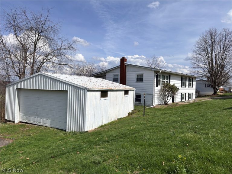 60945 Sandy Ridge Road, Barnesville, OH - Photo 8